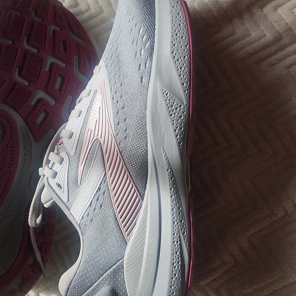 Brook's Size 10 Adrenaline GTS 24 Running Shoes